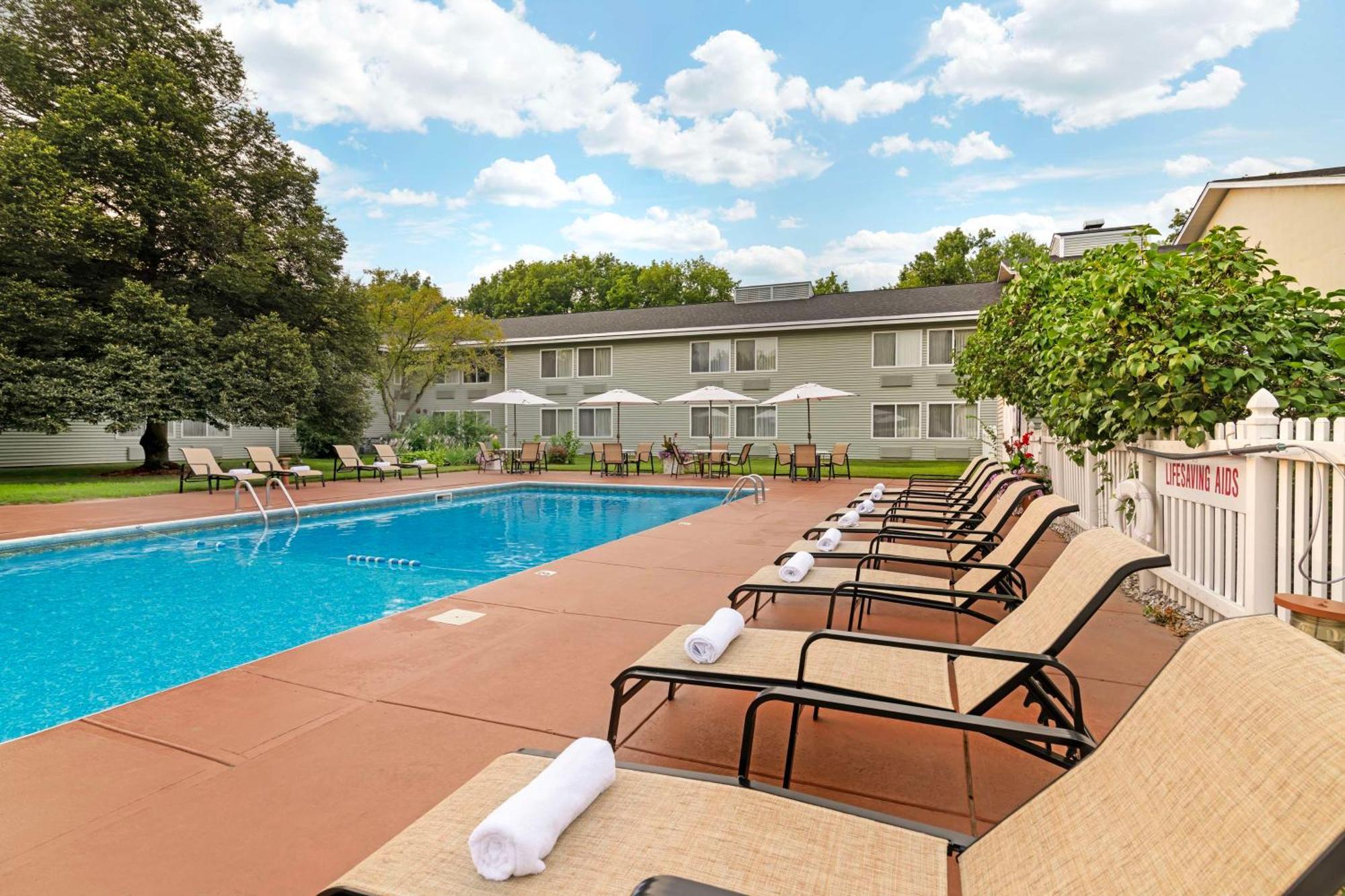 Best Western Plus Windjammer Inn&Conference Center Burlington Extérieur photo
