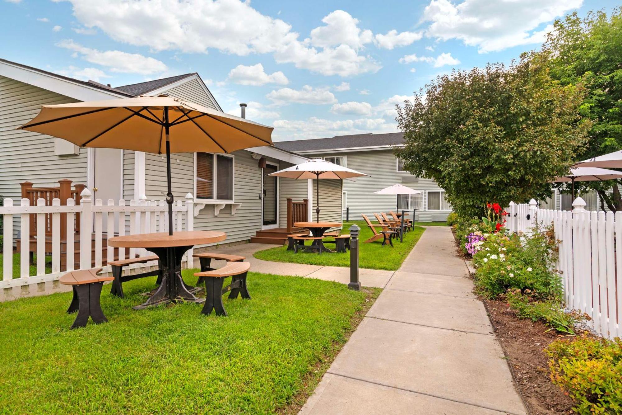 Best Western Plus Windjammer Inn&Conference Center Burlington Extérieur photo