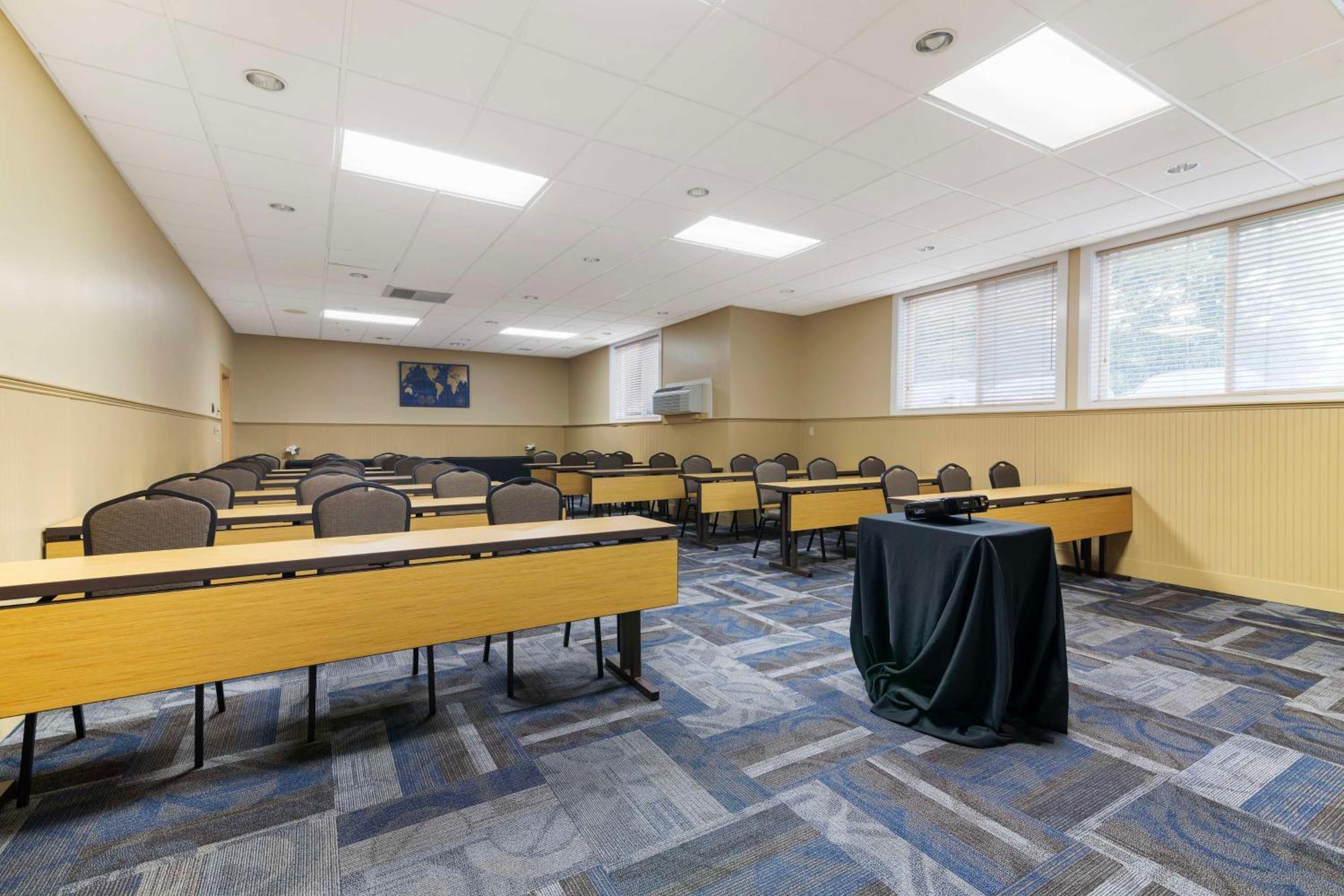 Best Western Plus Windjammer Inn&Conference Center Burlington Extérieur photo